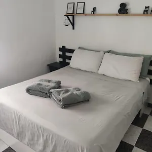 Habitación en casa particular 2 En Tercera Planta Sin Ascensor No Es Un Piso Entero! A Compartir Bano Y Cocina!