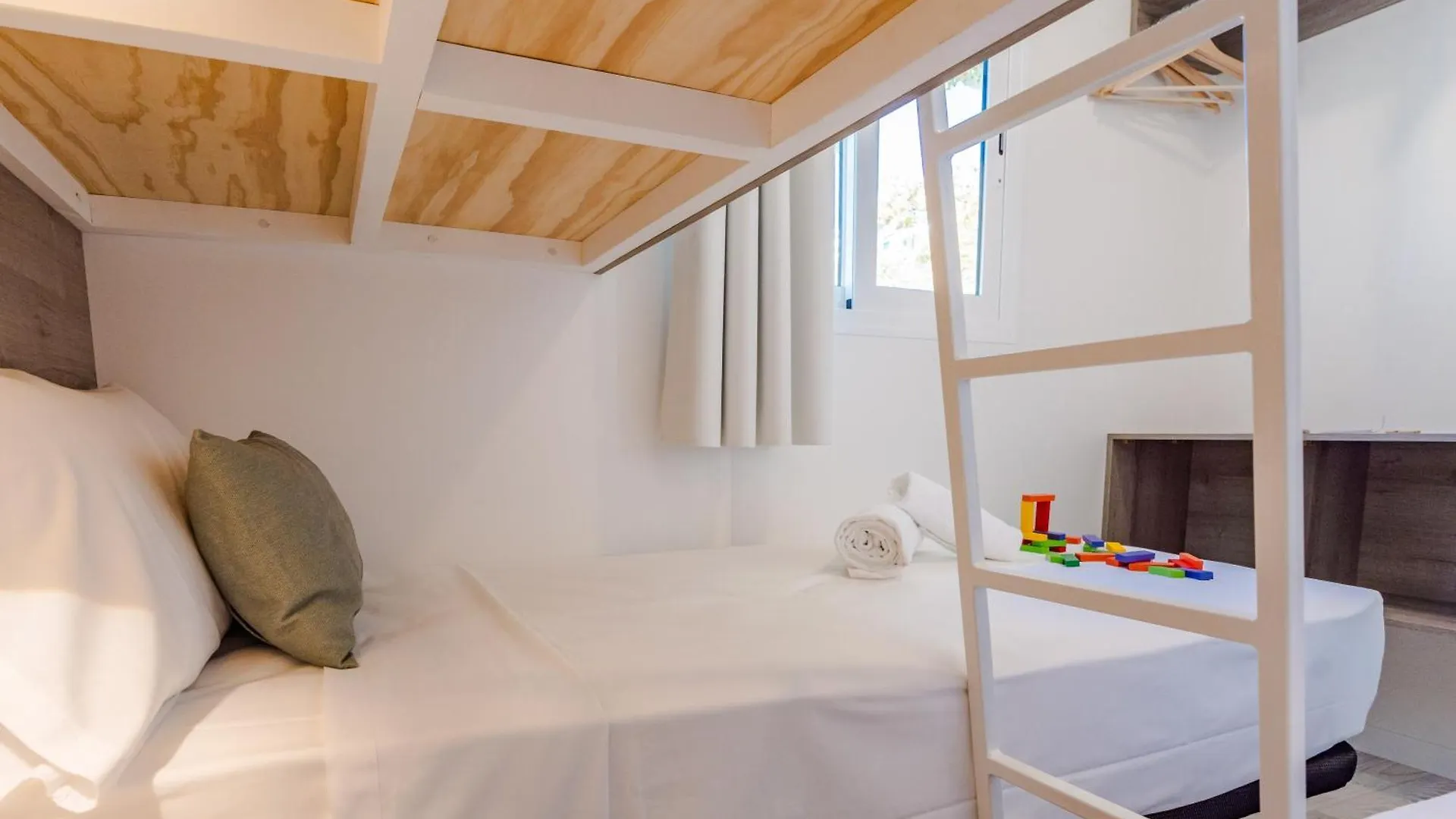 Costa Del Sol Glamping Village Fuengirola 4*,